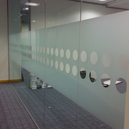 شیشه سورن - طراحی اختصاصی فضا با شیشه در محیط کار